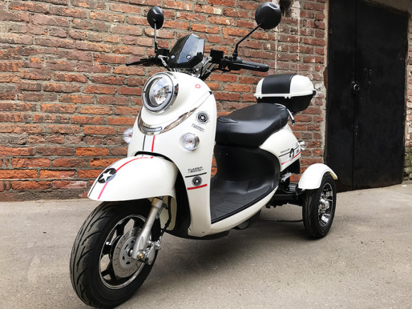 Электротрицикл Blackline Roadster