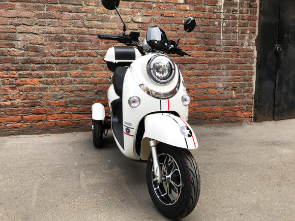 Электротрицикл Blackline Roadster